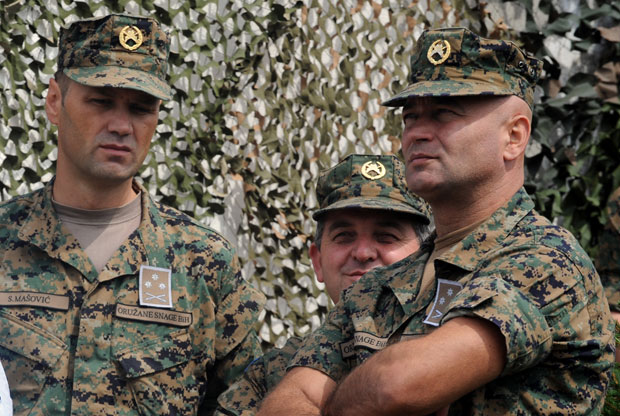 Здрав Србин, може да иде у Оружане снаге БиХ